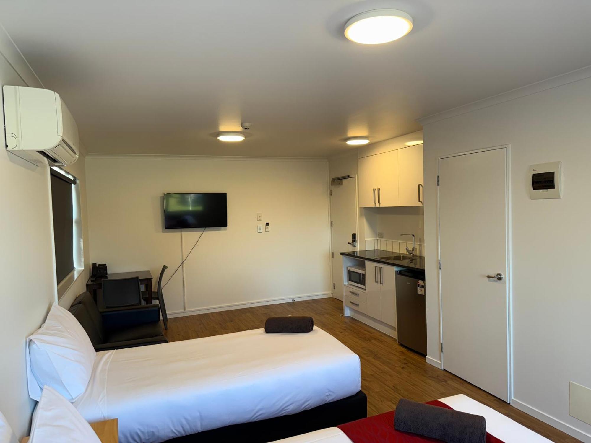 Uni Motel 4*
