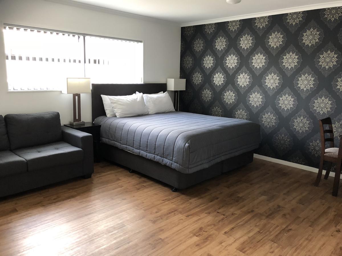 Uni Motel 4*